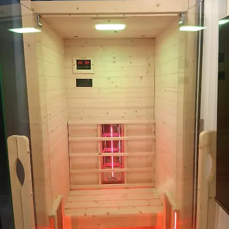 La Parenthèse Impériale Gare à 300 M Balnéo Sauna Metz