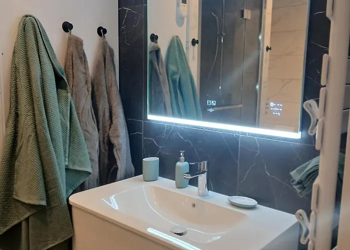 La Parenthese Imperiale Gare A 300 M Balneo Sauna *